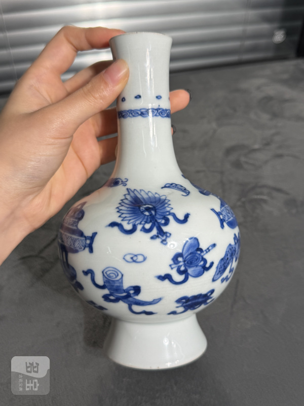清康熙青花博古纹瓶 - 图4